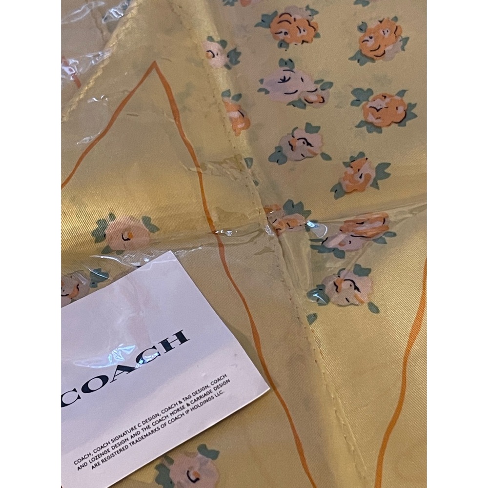 Coach Tea Rose Print Silk Diamond Scarf in Daisy NWT - Picture 6 of 9